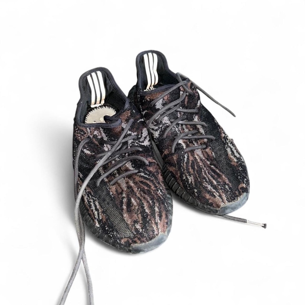 Adidas Yeezy Boost 350 V2 "MX Rock" sneaker, size 8